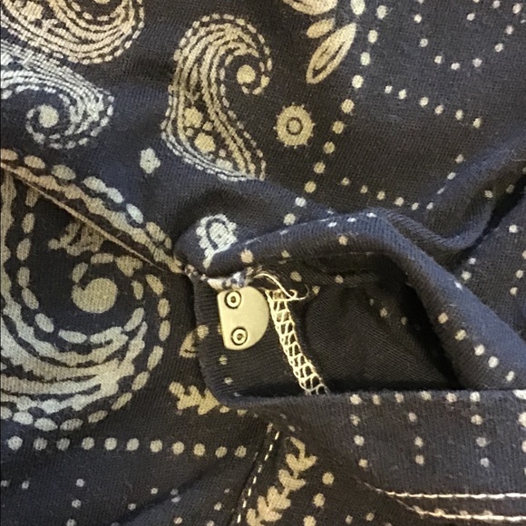 True Religion bandana print logo pocket t-shirt - Picture 4 of 4